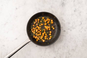 Saltare i fagiolini e il tofu