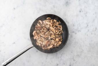 Paddenstoelen bakken