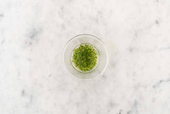 Faire l'huile de coriandre