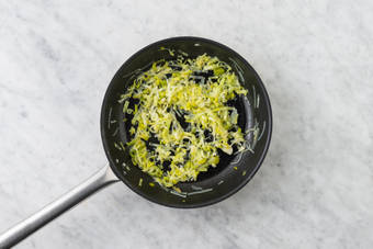 Faire la fondue de poireaux