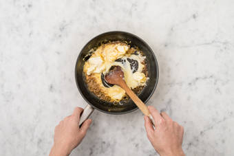 Make your Creamy Sauce