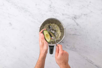 Für die Avocado-Creme