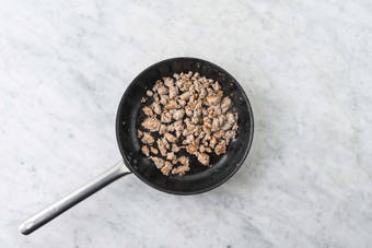 Cocina la carne de la salchicha