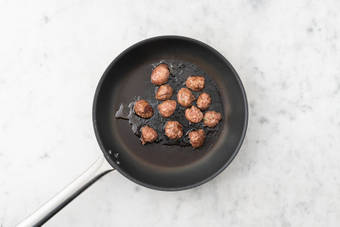 Gehaktballetjes bakken