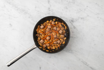 Cuocere la salsiccia