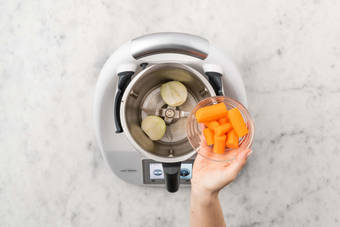 Zerkleinern & dünsten