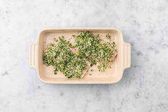 Préparer la croûte aux herbes