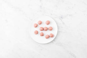 Prepara las albóndigas