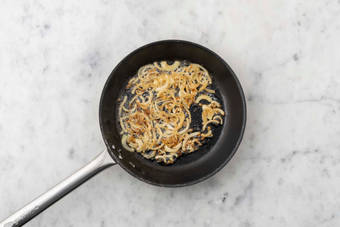 Carameliza la cebolla