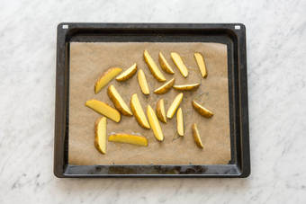 Ofen-Pommes zubereiten