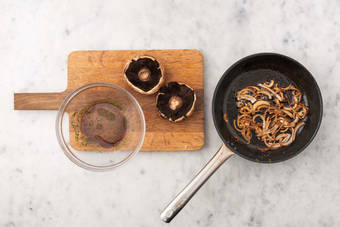 Caraméliser l'oignon