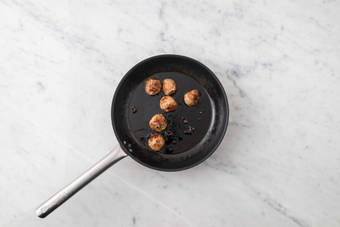 Kipgehaktballetjes maken