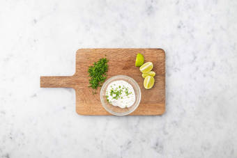 Preparare la salsa yogurt