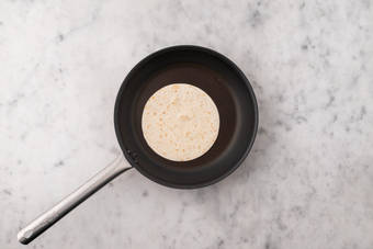 Tostare le tortillas 