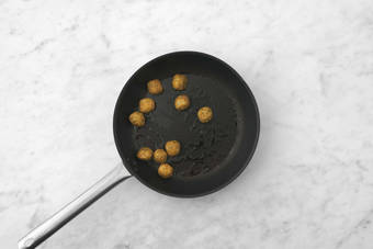 Cuire les boulettes vegan