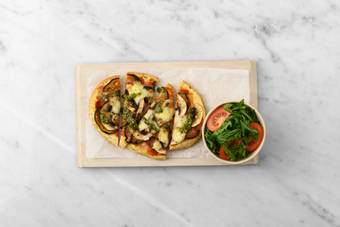 Préparer la salade et servir