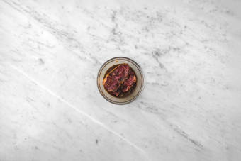 Faire mariner le steak