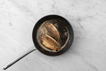 Cuire le filet de merlu