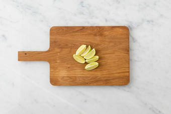 Couper le citron vert