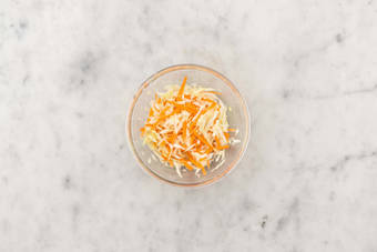 Préparer la vinaigrette à l'aigre-douce