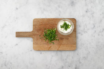 Kruidenyoghurt maken