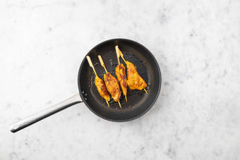 Kip en groenten bakken