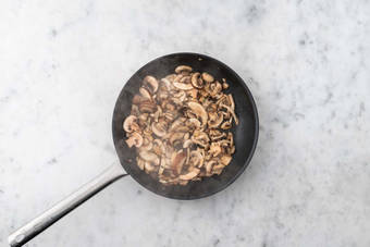 Paddenstoelen bakken