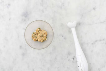 Für die Walnusspaste