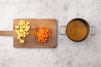 Preparare le verdure e il brodo