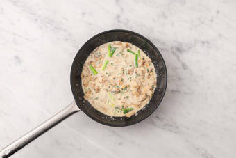 Pilzsauce zubereiten