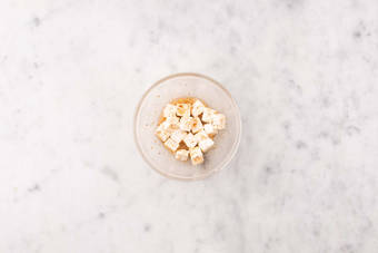 Hirtenkäse marinieren