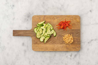 Forbered peanøttsalat