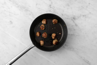 Préparer les boulettes de viande