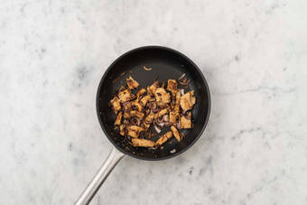 Cuire les émincés végétariens 