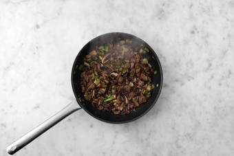 Cuire à la sauteuse