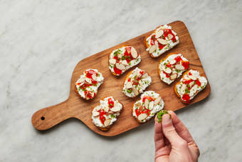MAKE CROSTINI