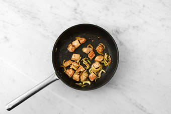 Varkenshaaspuntjes bakken