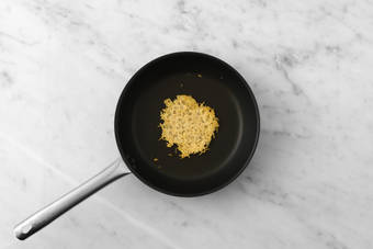 Prepara el crujiente de queso