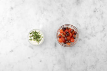 Förbered dressing och sallad