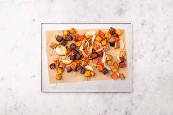 Bag kartofler og grøntsager