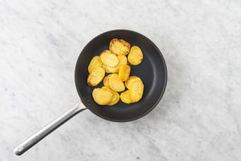 Préparer les pommes de terre