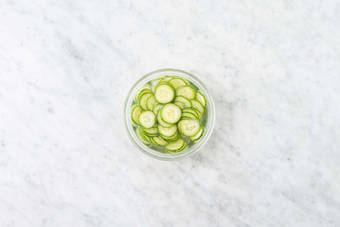 Préparer la vinaigrette à l'aigre-douce