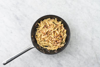 Mantecare gli strozzapreti