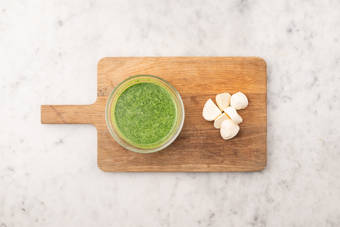 Preparare la salsa di spinaci