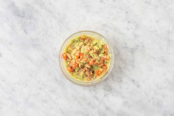 Faire le guacamole