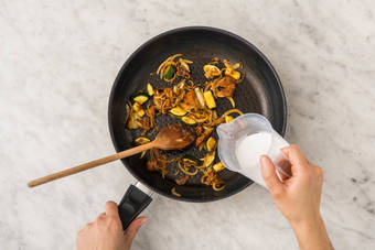 Curry-Linsen-Soße kochen