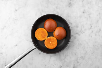 Brioche Brötchen toasten