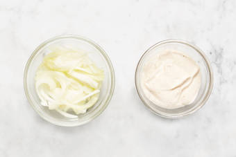Pickle Onion  & Mix Crema
