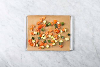 Bag tomat og zucchini