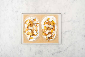 Flammkuchen beleggen